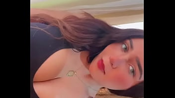 Jalatela con mis tetas porfavor