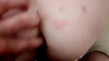 De gatinhas a explorar os buracos