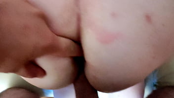 De gatinhas a explorar os buracos