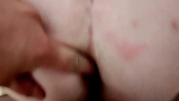 De gatinhas a explorar os buracos