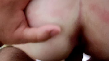 De gatinhas a explorar os buracos