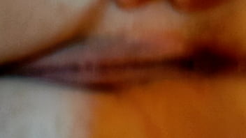 De gatinhas a explorar os buracos