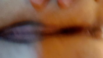 De gatinhas a explorar os buracos