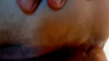 De gatinhas a explorar os buracos