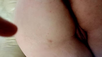 De gatinhas a explorar os buracos