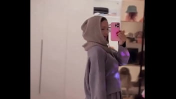 What outfit is better to wear to the store for bread