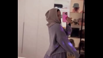 What outfit is better to wear to the store for bread