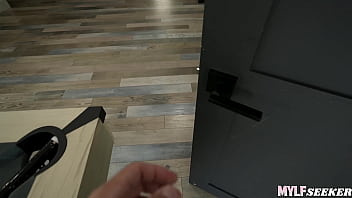 I really like blonde milfs