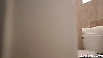 I really like blonde milfs