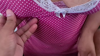 Adoro quando ela vem tirar leitinho quente da fonte no café da manhã