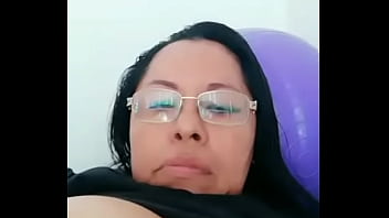 Lilia se moja su vagina para que la vea y me caliente pa cogerla Lilia se moja su vagina para que la vea y me caliente pa cogerla