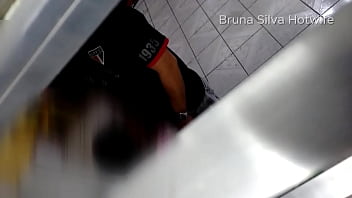 Bruna silva hotwife após a festa na casa do amigo do corno no completo o comedor come no pelo e goza dentro