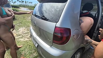 Carona em troca de sexo eles param o carro pra me foder no meio do mato