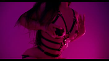 My boyfriend calls me while stranger fuck me