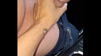 Nonton Fazendo O Motorista De Aplicativo Esporrar Na Minha M&atilde;o Em Frente A Minha Casa thumbnail