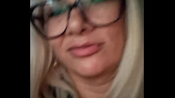 Fazendo o motorista de aplicativo esporrar na minha mão em frente a minha casa