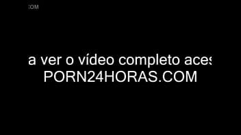 Gostosa rebola de quatro