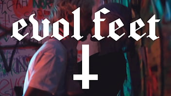 Perfect footjob with tiny acidalia & mad maxxx