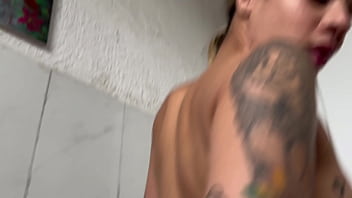 Tem dado em casa jogo sexual com o namorado creampie anal