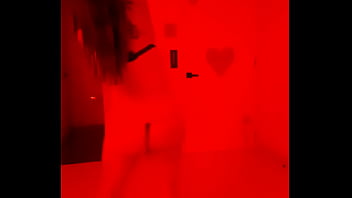 Diana en el motel baila tubo en tanga roja antes de ser follada por el culo