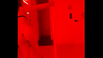 Diana en el motel baila tubo en tanga roja antes de ser follada por el culo