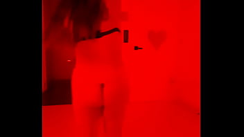 Diana en el motel baila tubo en tanga roja antes de ser follada por el culo