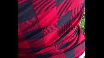 Novinha com tesao topo entrar no terreno e foder meio do mato