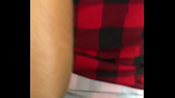 Novinha com tesao topo entrar no terreno e foder meio do mato