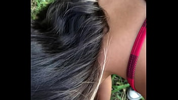 Novinha com tesao topo entrar no terreno e foder meio do mato