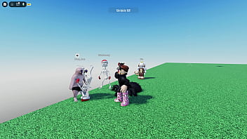 Garoto com pauzão dança enquanto ouve gemido da garota gostosa