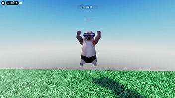 Garoto com pauzão dança enquanto ouve gemido da garota gostosa