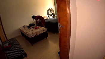 Queen kimi se diverte entre um intervalo e outro das gravações