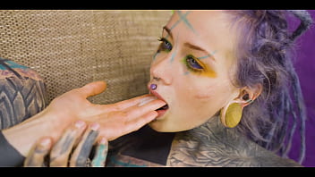 Alt queen gets her ass opened up