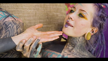 Alt queen gets her ass opened up