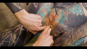 Alt queen gets her ass opened up