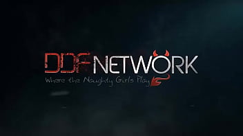 Fresh face fingering newcomer gets cozy with her pink