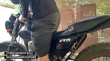 Automatic robot blowjob machine allows man in lockdown to have sex with old japanese bike Automatic robot blowjob machine allows man in lockdown to have sex with old japanese bike