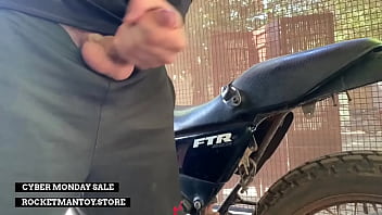 Automatic robot blowjob machine allows man in lockdown to have sex with old japanese bike Automatic robot blowjob machine allows man in lockdown to have sex with old japanese bike