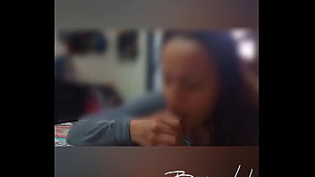 Latina chupándome la polla Latina chupándome la polla
