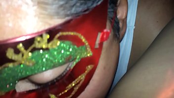 Se retuerce con mi lengua