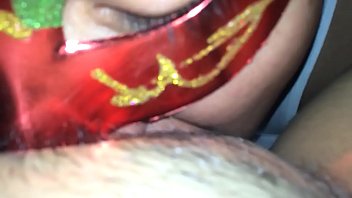 Se retuerce con mi lengua