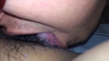 Se retuerce con mi lengua