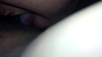 Se retuerce con mi lengua