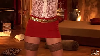 Honey tressed hottie