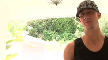 Jessica bangkok is here in southern california spreading her legs wide for you to sink