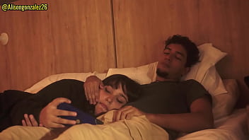 No Puedo Dejar De Tocarme Y Tuve Que Poner Mi Pene En La Boca De Mi Hermanastra Por Poco Nos Descubren thumbnail