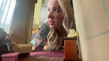 Powerful queen of hearts shrinks squishes & eats tinies