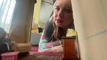 Powerful queen of hearts shrinks squishes & eats tinies