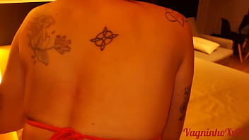 Depois da festa minha namorada só me deixou descansar depois que eu fodi sua bucetinha e seu cuzinho vagninho e holy rubi