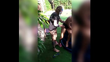 Linda sapeca molhada ninfeta